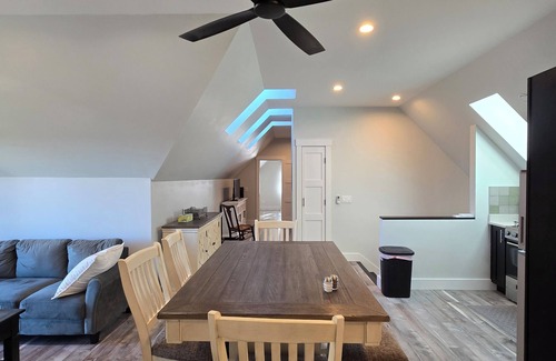 Round Pond Apartment | Round Pond Maine - Charming 1-bedroom apartment with AC, WiFi and ocean view.