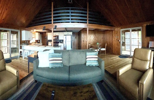 Farmerville Cabin | Round Rock Cabin-Rustic Charm for Family Gatherings