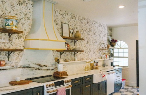 Round Top House | Round Top escape! Experience charming Round Top or the Summer Symphony!