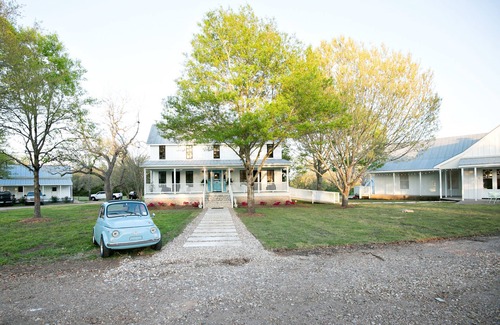 Round Top Apartment | Round Top's Stylish Hospitality- The Frenchie Boutique Hotel ROOM 9