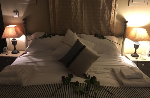 Kelston Bed & Breakfast | Roundhill Farmhouse