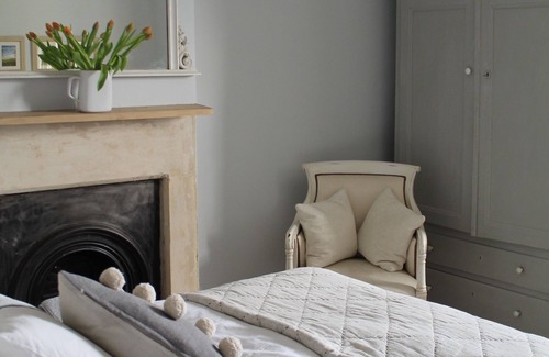 Kelston Bed & Breakfast | Roundhill Farmhouse