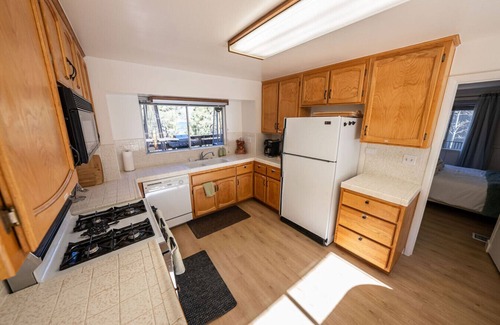 Patton Cabin | RoundRockLodge+LakeViews!+PoolTable+CentralHeating!