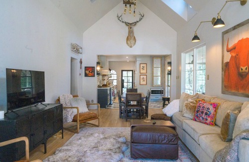 Round Top House | Roundtop show, Marburger Escape! 5 miles from downtown Roundtop!