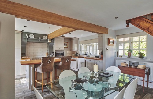 Christchurch Apartment | Roupel East Wing - Luxury Cottages