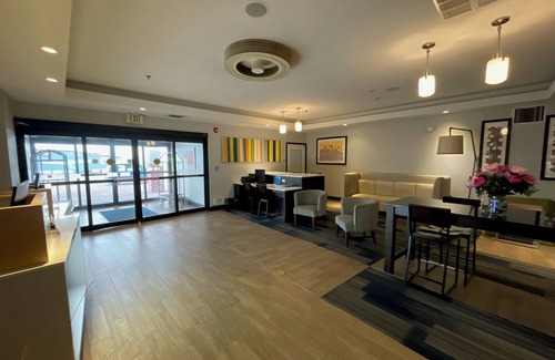 Miami Hotel | Route 66 lnn & Suites