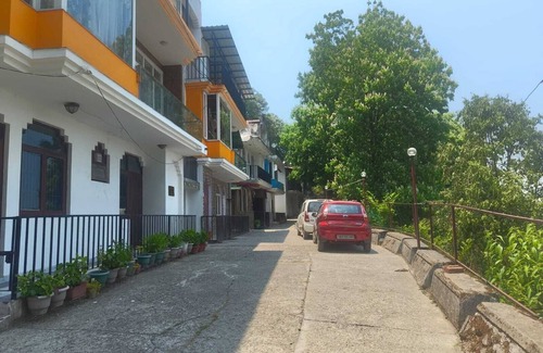 The Mall Road Apartment | ROVERS SUITES - 2 BHK Entire Luxury Apartment