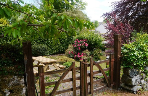 New Galloway Cottage | Rowan Cottage - a cottage that sleeps 6 guests in 3 bedrooms