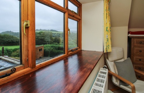 Bromlow Cottage | ROWAN COTTAGE, family friendly, with a garden in Gravels Bank