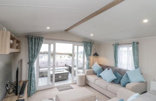 Cayton Bay House | Rowan Court 2