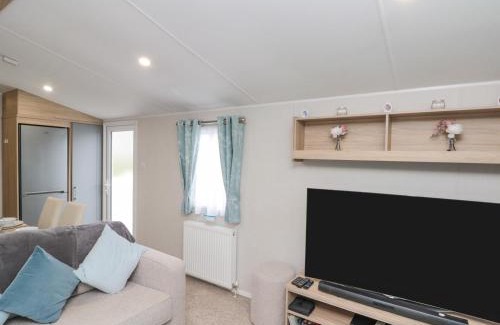 Cayton Bay House | Rowan Court 2