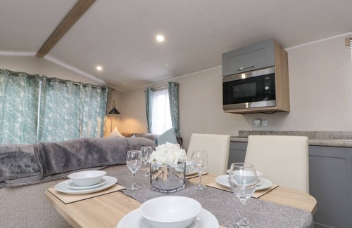 Cayton Bay Cottage | Rowan Court 2