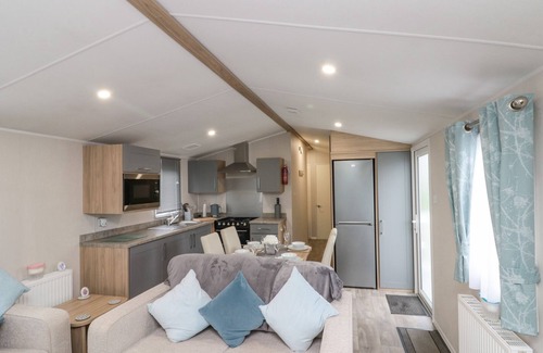 Cayton Bay Cottage | Rowan Court 2