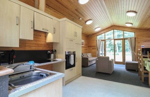 Rosliston Cottage | ROWAN LODGE, family friendly, with a garden in Rosliston