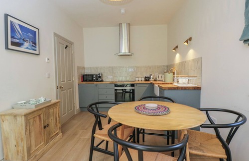 Elcot Cottage | ROWAN, pet friendly, with pool in Kintbury