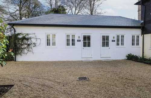 Elcot Cottage | ROWAN, pet friendly, with pool in Kintbury
