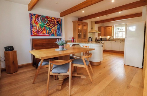Hetton Cottage | ROWAN TREE COTTAGE, pet friendly, with hot tub in Skipton