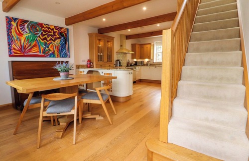 Hetton Cottage | ROWAN TREE COTTAGE, pet friendly, with hot tub in Skipton