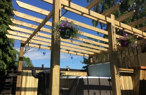 Marykirk House | Rowanlea Lodge With Hot Tub
