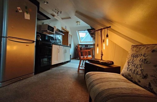 Kinallen Cottage | Rowantree Cottage One-Bedroom Apartment