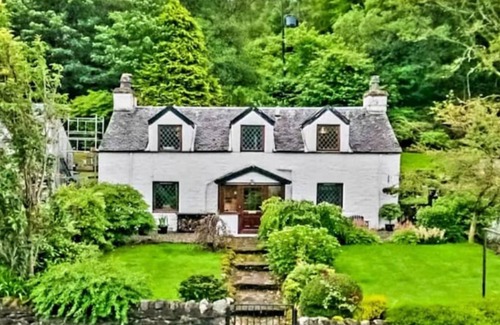 Arrochar Cottage | Rowantree Cottage - sleeps 11 guests in 5 bedrooms