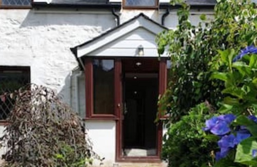 Arrochar Cottage | Rowantree Cottage - sleeps 11 guests in 5 bedrooms
