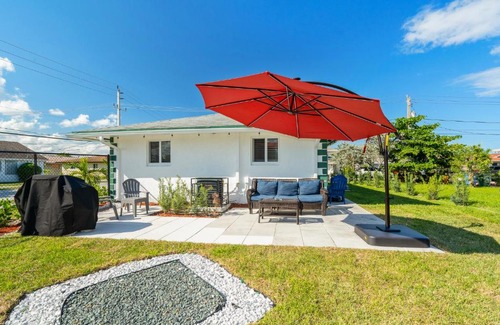 Oakland Park House | Roxanas 3bed 2bath Home with Modern Interior and BBQ Backyard