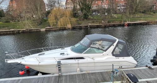 Skipton Boat Rental | Roxanne - Boat