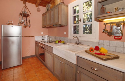 Kilada House | Roxanne’s Olive Grove House