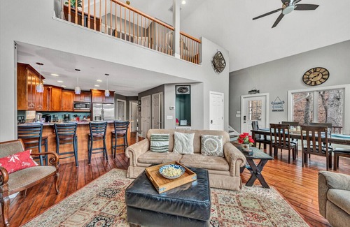 Goodview House | Roxy Park - Pet-Friendly/Water Toys/Game Room