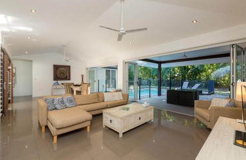 Wongaling Beach House | Roya on Mission - Beachfront - Wongaling - Family
