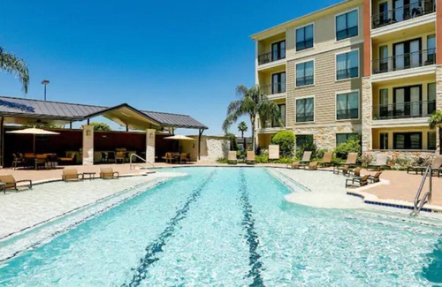 Pearland House | Royal 👑 1 Bedroom~Tranquil~Near Entertainment!!