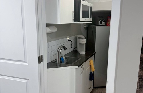 Northeast Edmonton House | Royal 2 Bedrooms Basement Suite