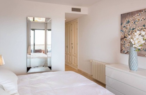 New Golden Mile House | Royal Apartment 2 /freeWiFi,sharedpool,freeparking