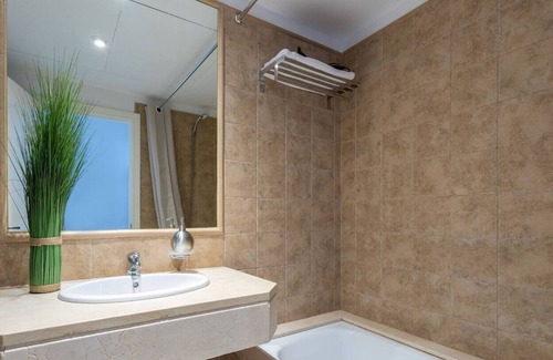 New Golden Mile House | Royal Apartment 2 /freeWiFi,sharedpool,freeparking