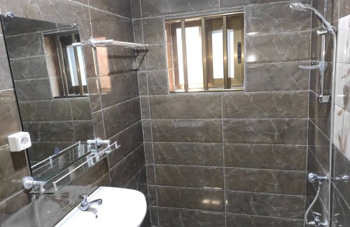 Lome House | Royal Blue Guest House & Bar (Deluxe Twin Bed)