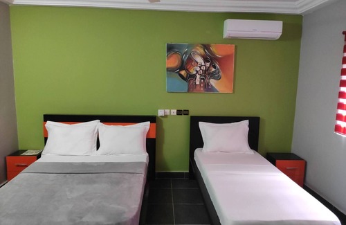 Lome House | Royal Blue Guest House & Bar (Deluxe Twin Bed)
