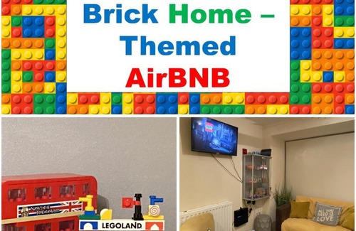 Slough House | Royal Brick Home - Sleeps 5 to 6 - No ULEZ - Tube Nearby - Free Parking - Lego Themed