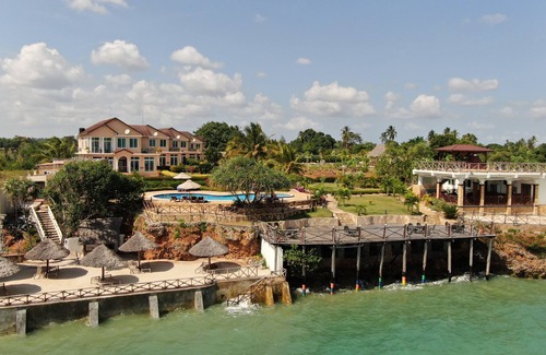 Chuini Villa | Royal Cliff Zanzibar