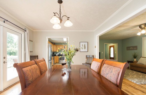Royal Pines House | Royal Cottage Mountain Views, Deck & Close to Downtown AVL, Dog Friendly