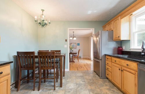 Royal Pines House | Royal Cottage Mountain Views, Deck & Close to Downtown AVL, Dog Friendly