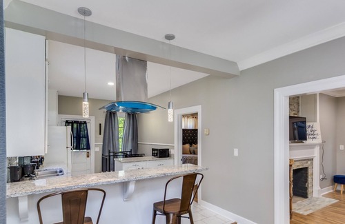 Fondren House | Royal Cottage!