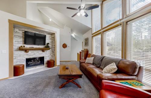 Sunriver House | Royal Court
