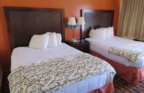 Medford Hotel | Royal Crest Motel
