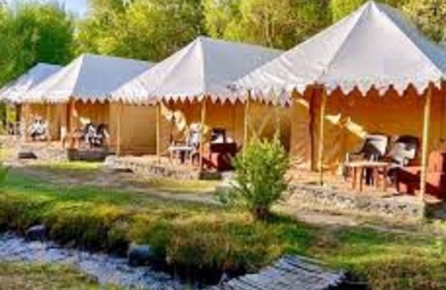 Hunder RV Rental | Royal Deluxe Camp