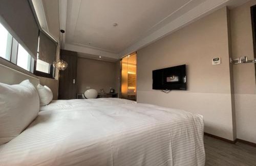 Cianjin District Hotel | Royal Fine Hotel