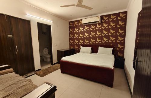 Kalkaji Bed & Breakfast | Royal Galaxy