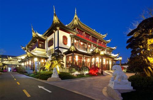 Pudong Hotel | Royal Garden Hotel Shanghai-Free Shuttle to and From Disney & PVG & close Metro Line2 easy to SHA New Expo