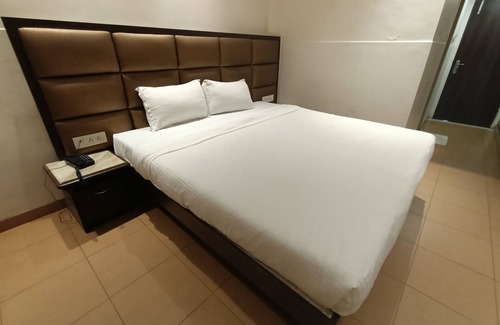 Sasunavghar Hotel | Royal Garden Resort