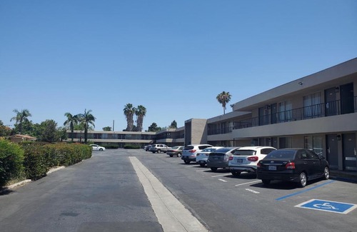Santa Ana Hotel | Royal Grand Inn
